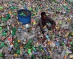Giá nhựa PET tái chế tăng gấp đôi vì nhu cầu quá lớn của ngành đồ uống và hàng tiêu dùng